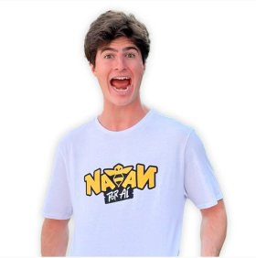 T-shirt branca do Natan